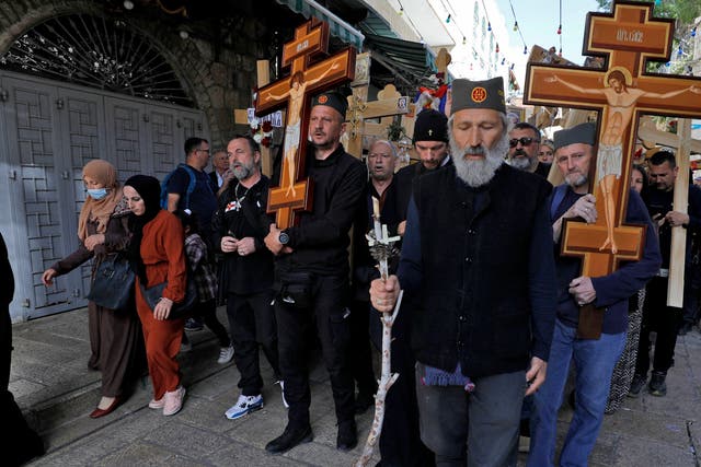 <p> Orthodox Christians mark Good Friday with Via Dolorosa procession in Jerusalem</p>